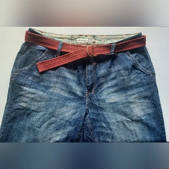 🍒 NWOT Venezia Embroidered Cropped Capri Blue Jeans with Red Belt