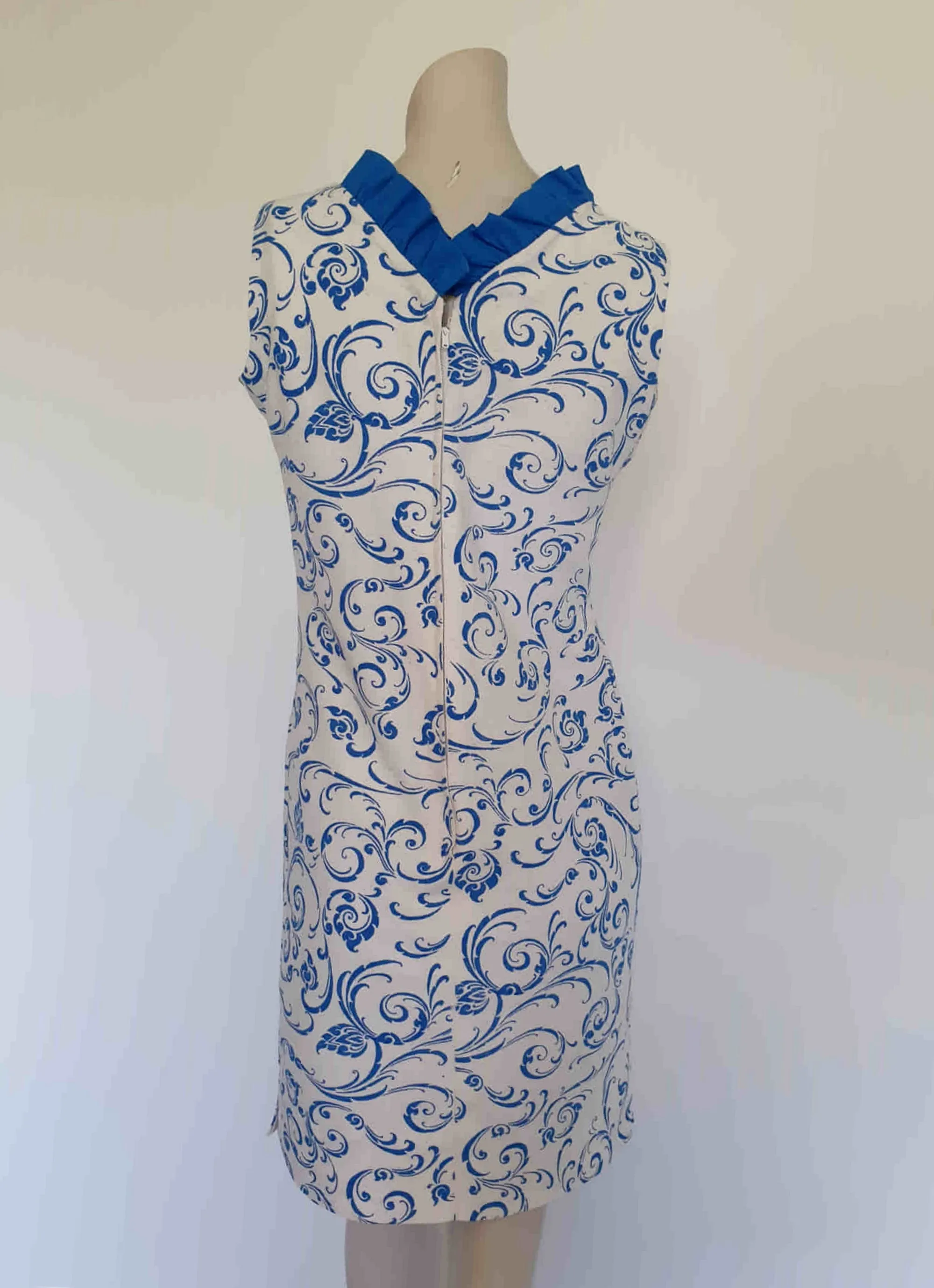 1960s Blue and White Linen Shift Dress With Ruffles - Bust 84 cm