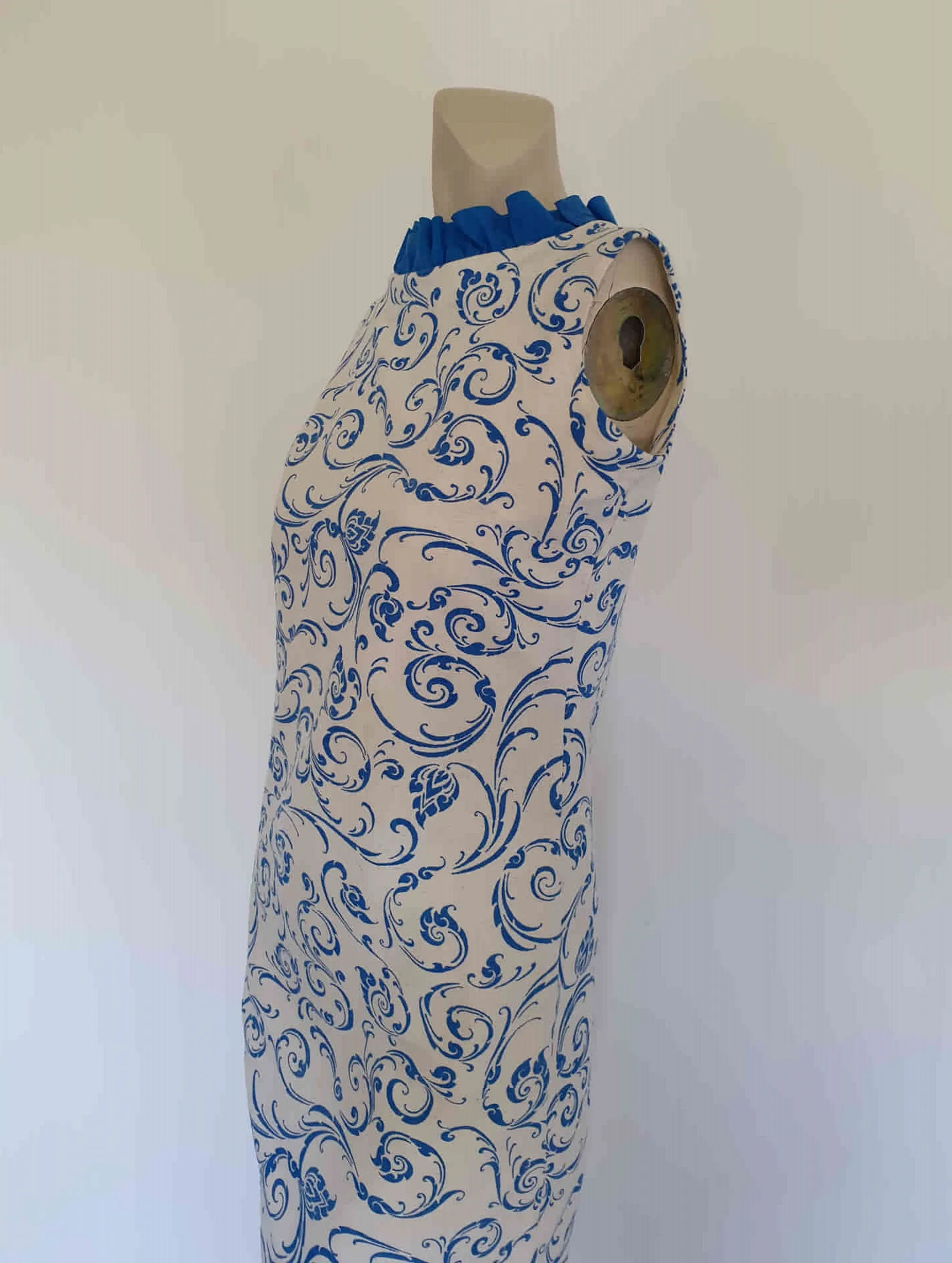 1960s Blue and White Linen Shift Dress With Ruffles - Bust 84 cm