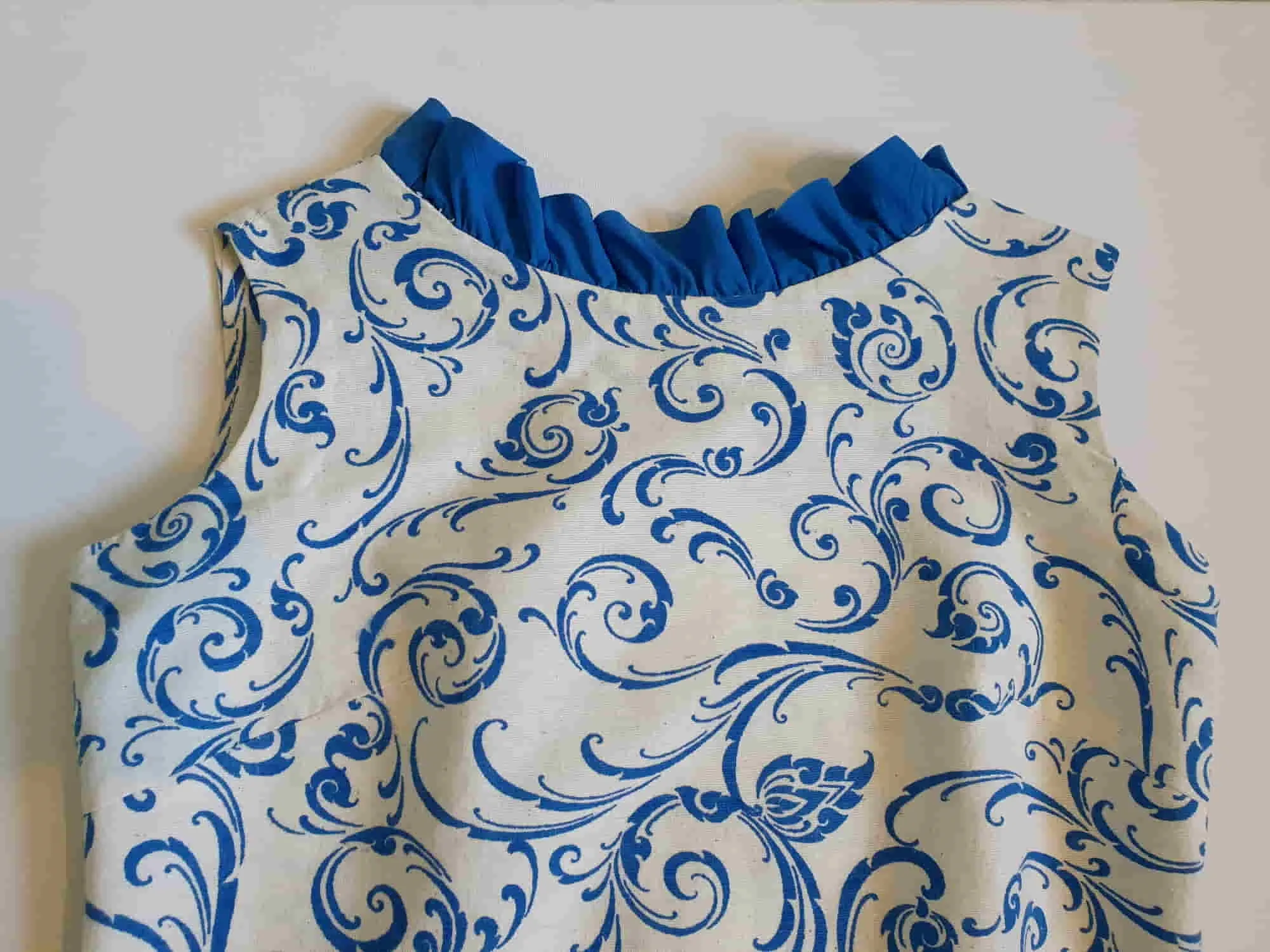 1960s Blue and White Linen Shift Dress With Ruffles - Bust 84 cm