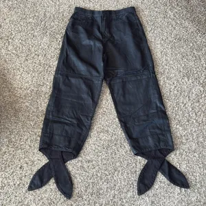 7 For All Mankind Bow Tie Balloon Cropped Pants size 30