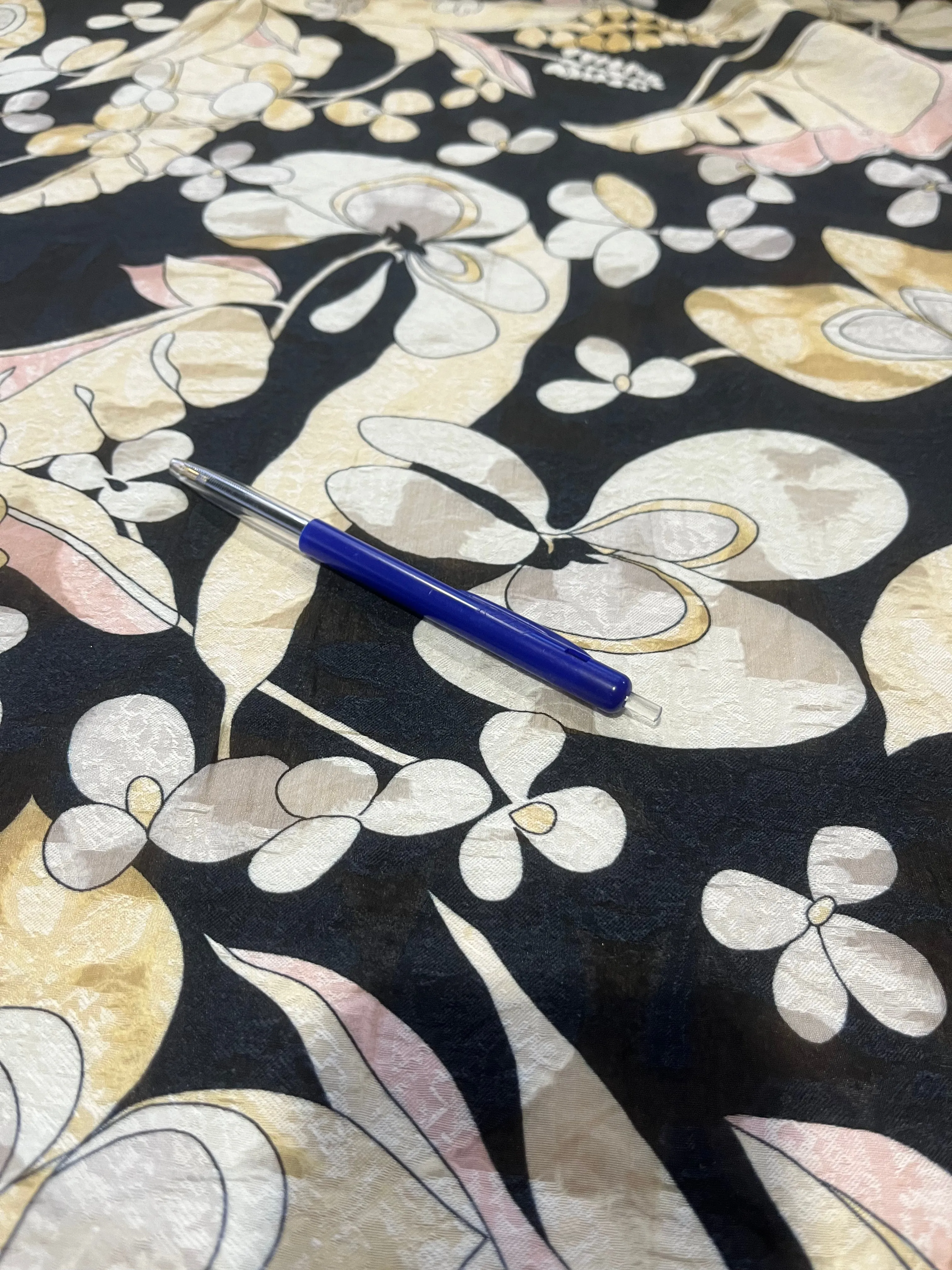 B01 Alberto 005 Silk dévoré ( burnout) with flower print
