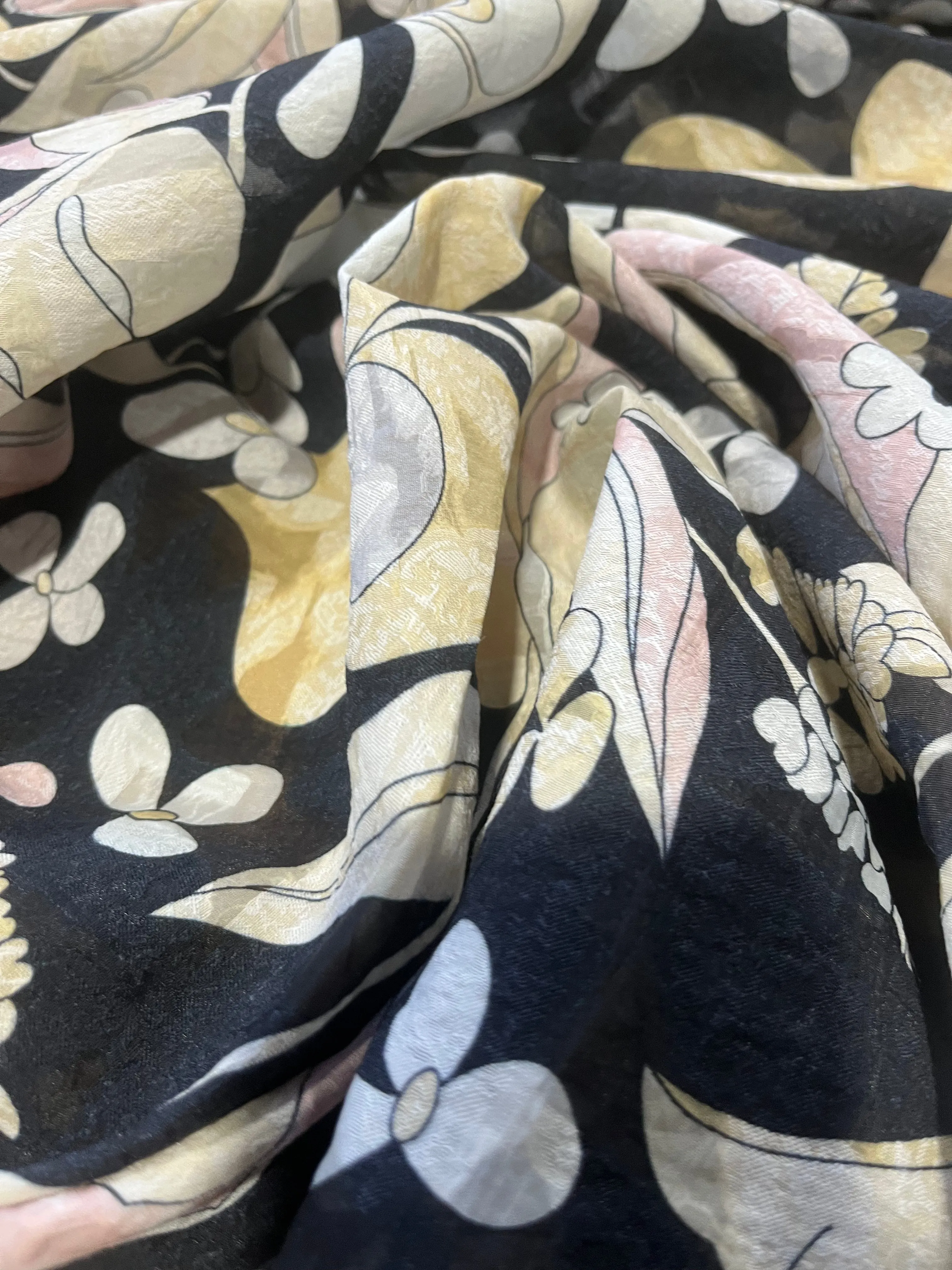 B01 Alberto 005 Silk dévoré ( burnout) with flower print