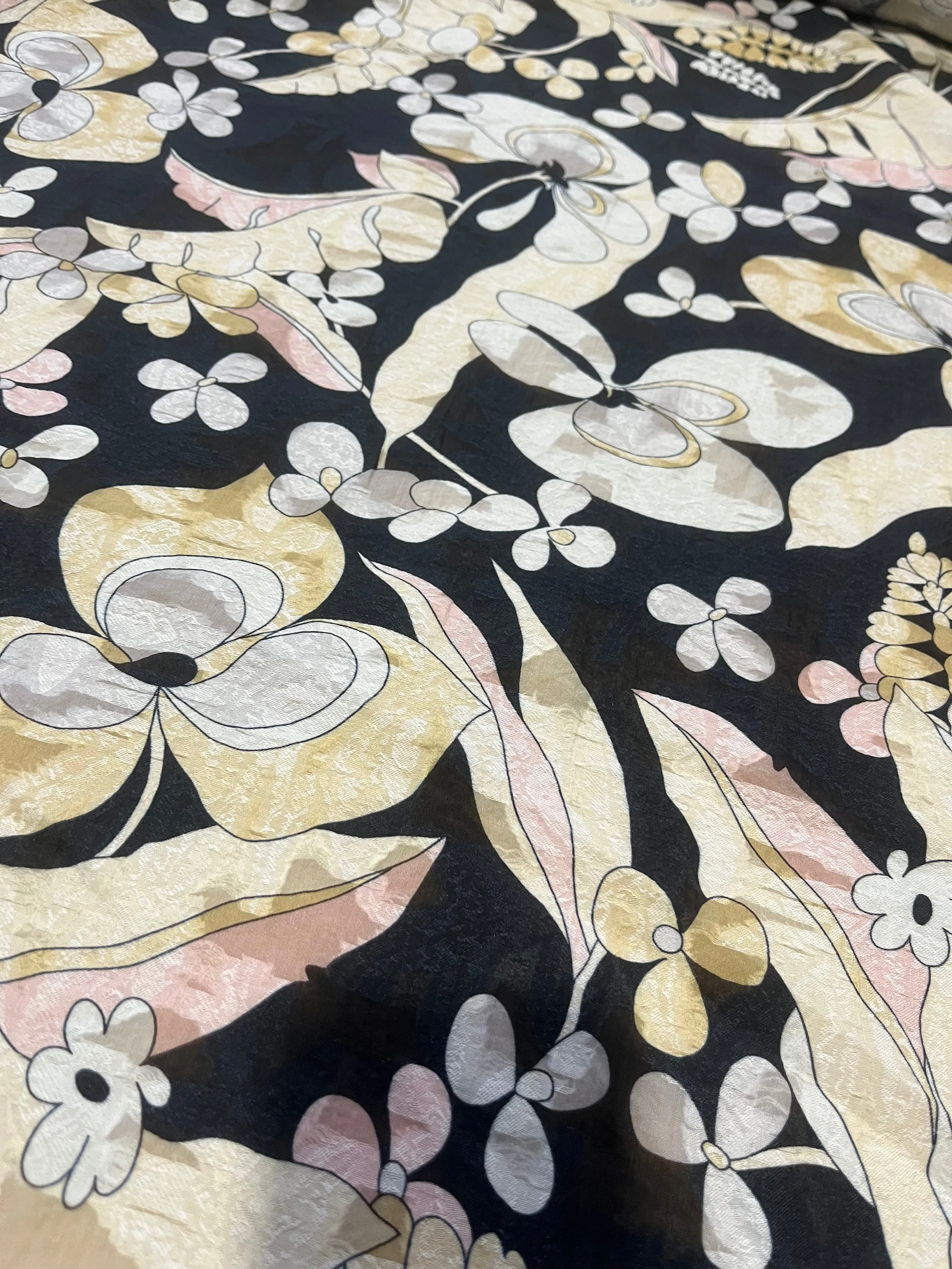 B01 Alberto 005 Silk dévoré ( burnout) with flower print