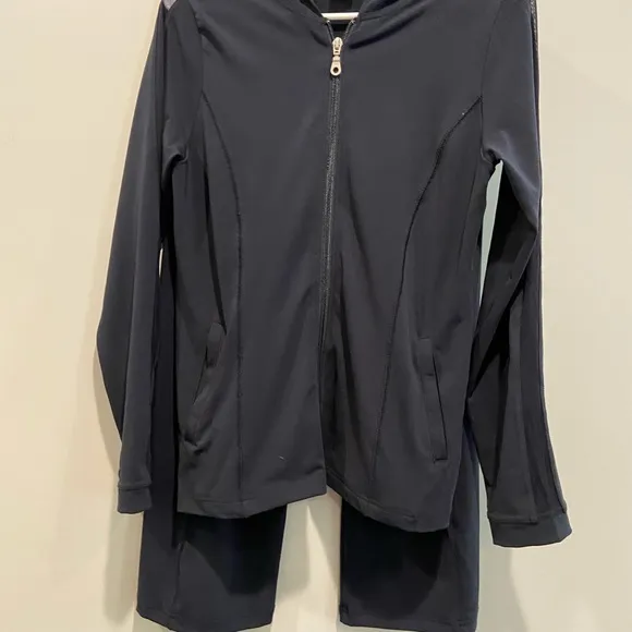 Cabi Athleisure jacket and pants. Size small. EUC