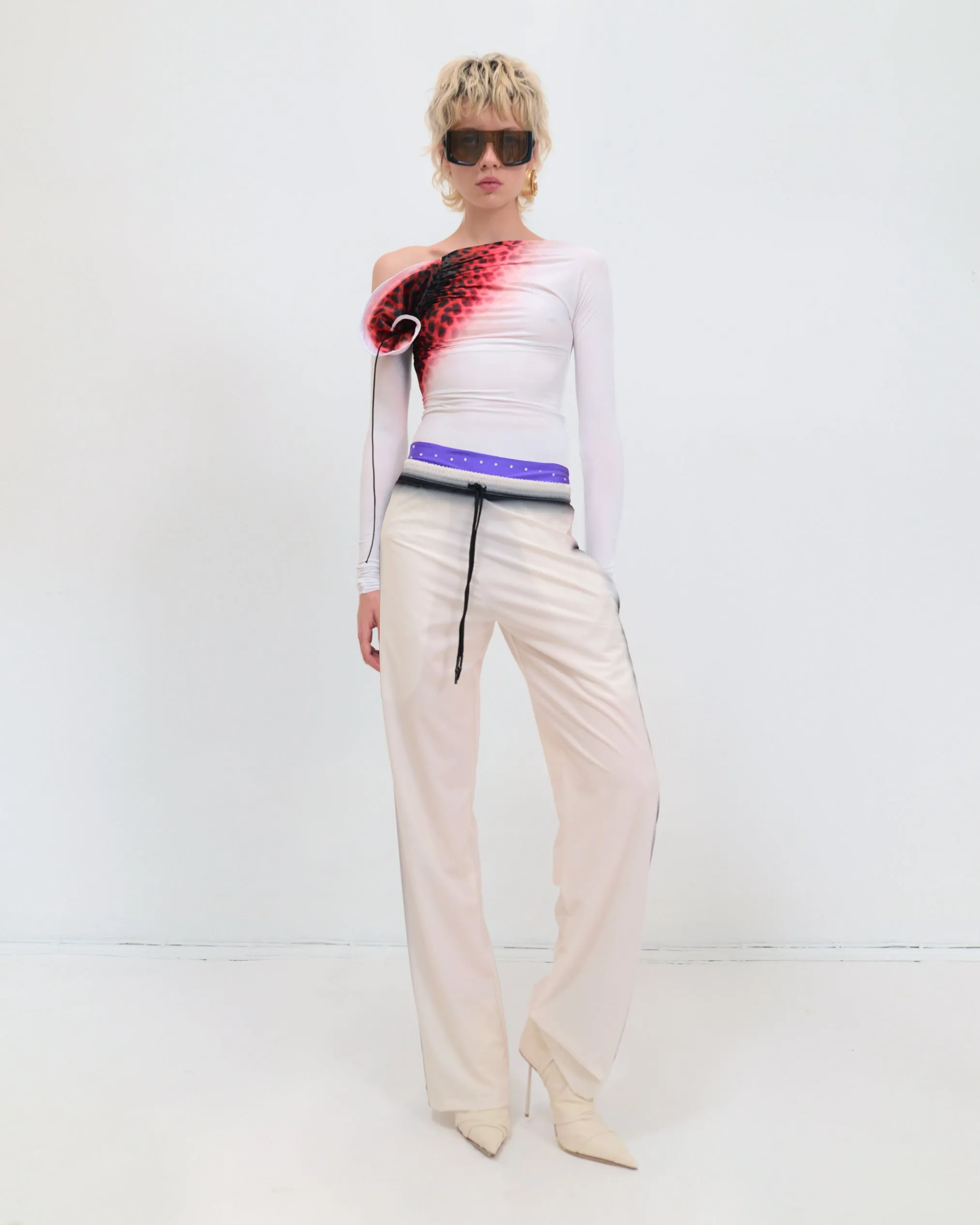 Draped shell longsleeve in white/red