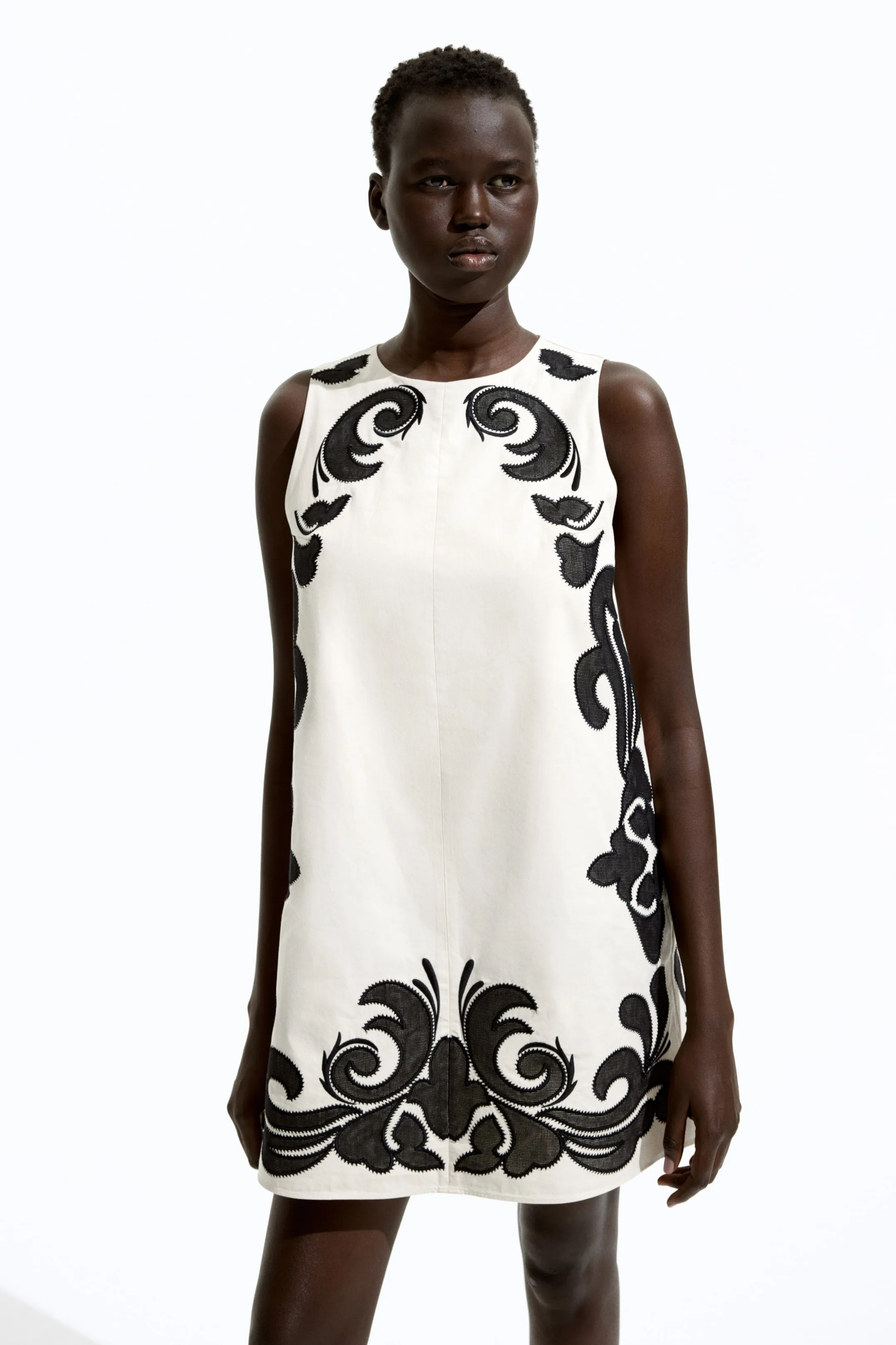 Embroidered shift dress