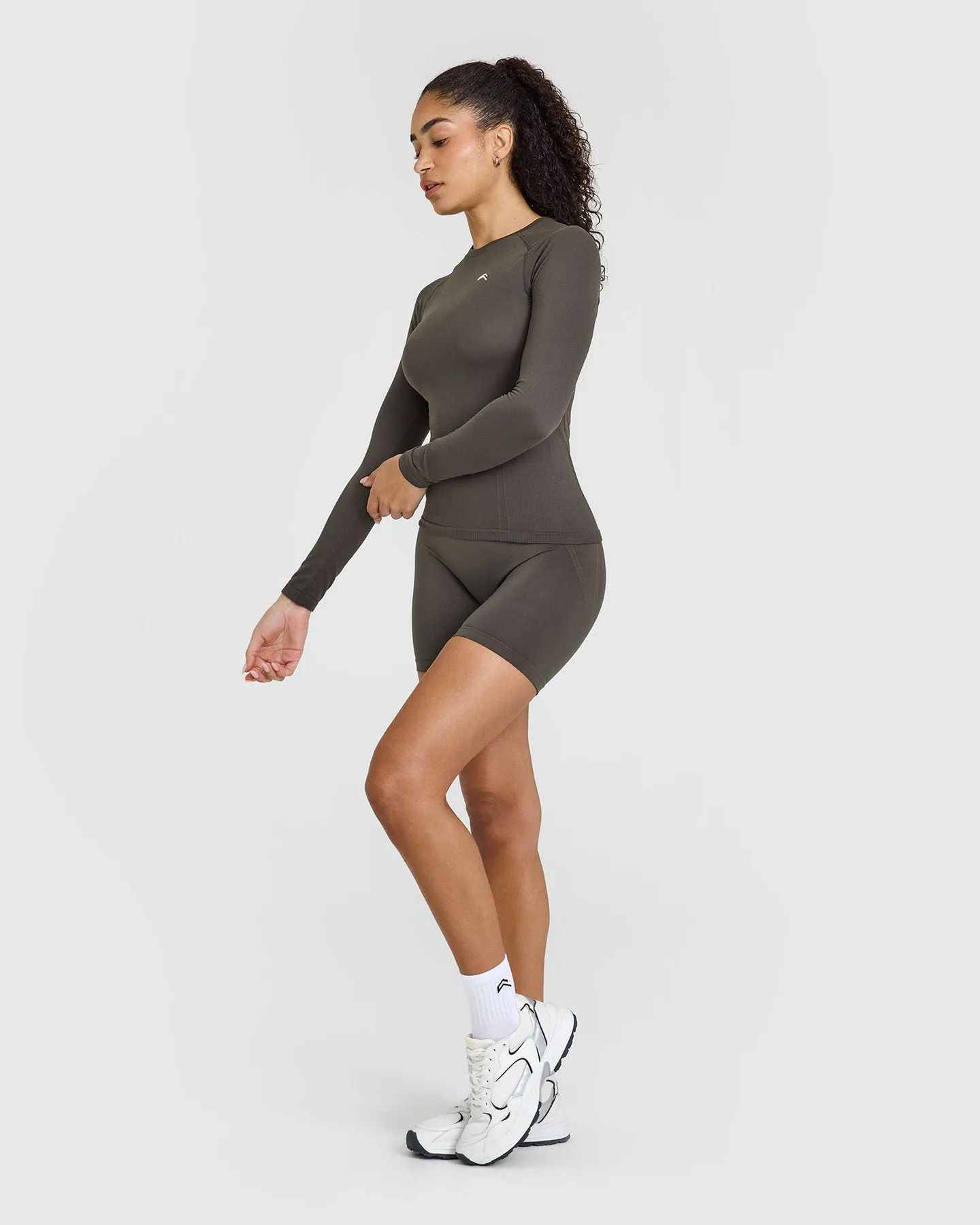Go To Seamless Fitted Long Sleeve Top | Deep Taupe