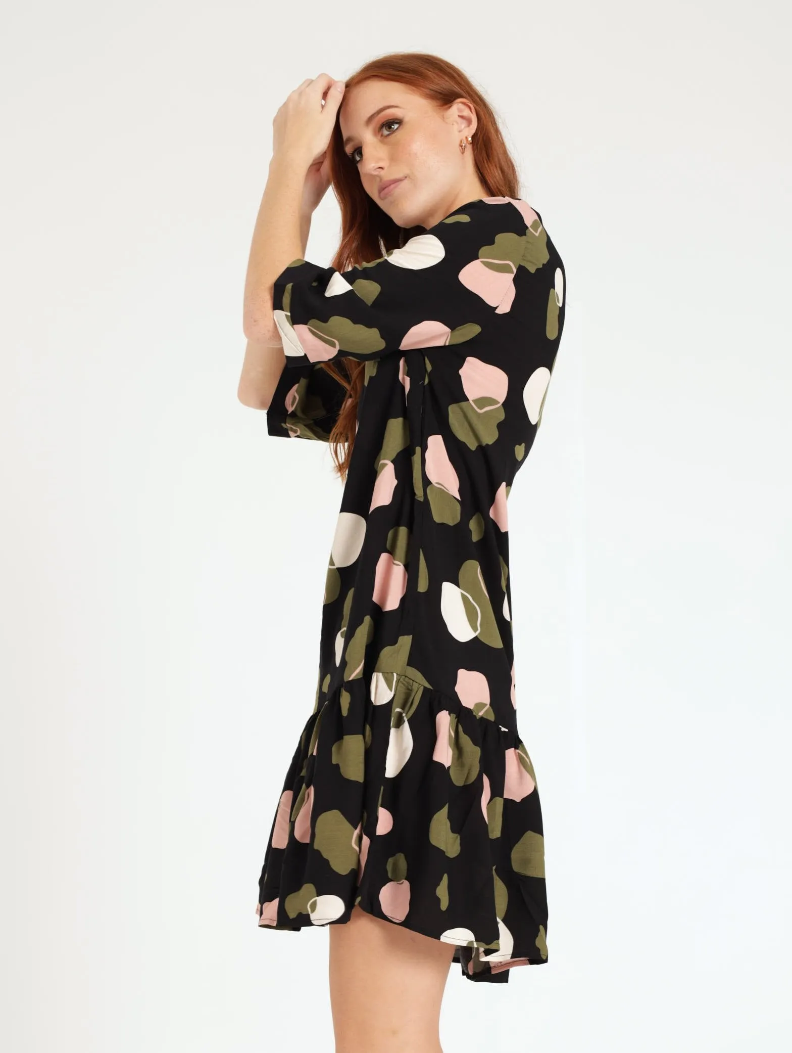 Ladies Short Sleeve Drop Hem Shift Dress - Black