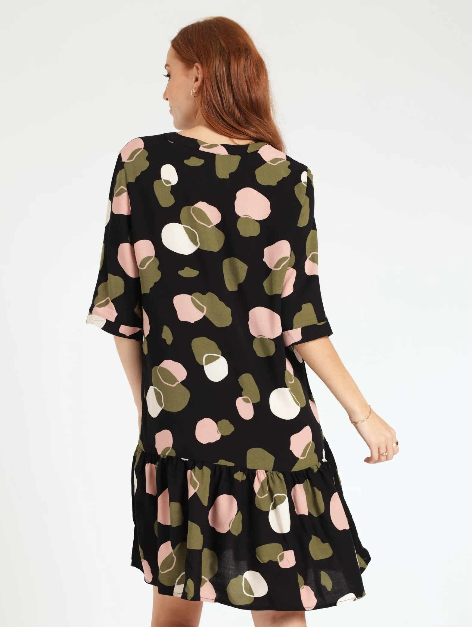 Ladies Short Sleeve Drop Hem Shift Dress - Black
