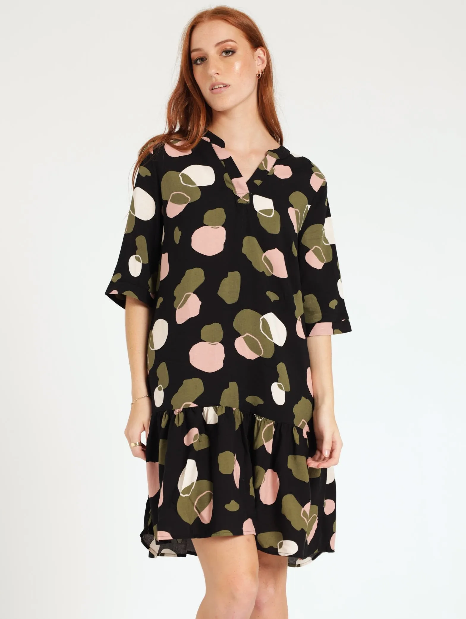 Ladies Short Sleeve Drop Hem Shift Dress - Black