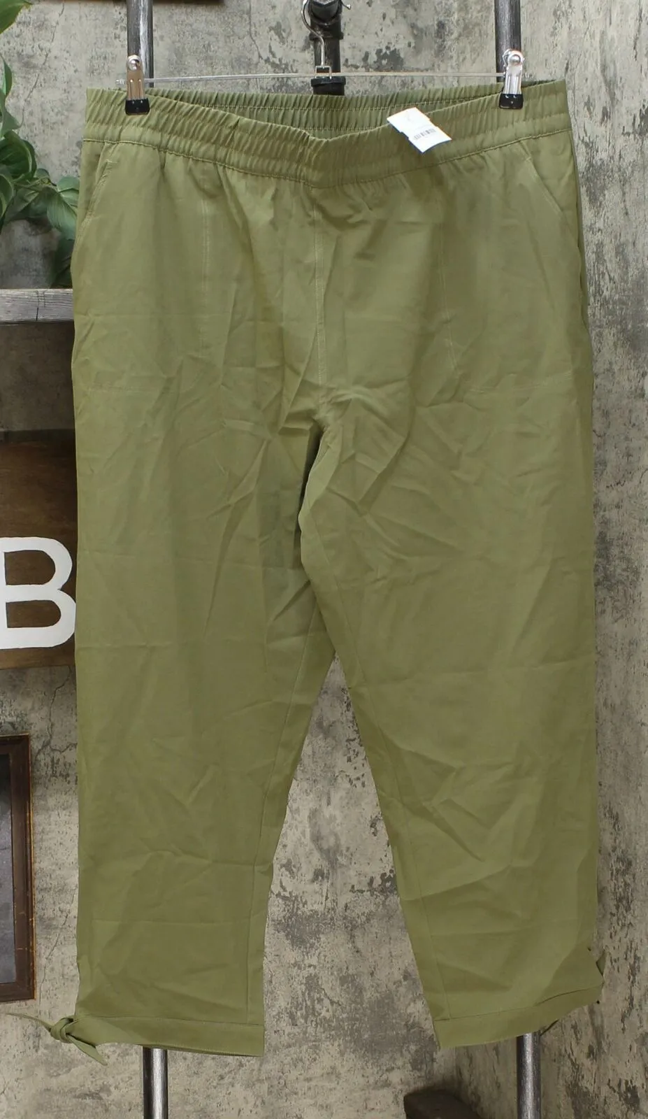 Lemon Way Women's Plus Size On the Move Stretch Tech Crop Pants