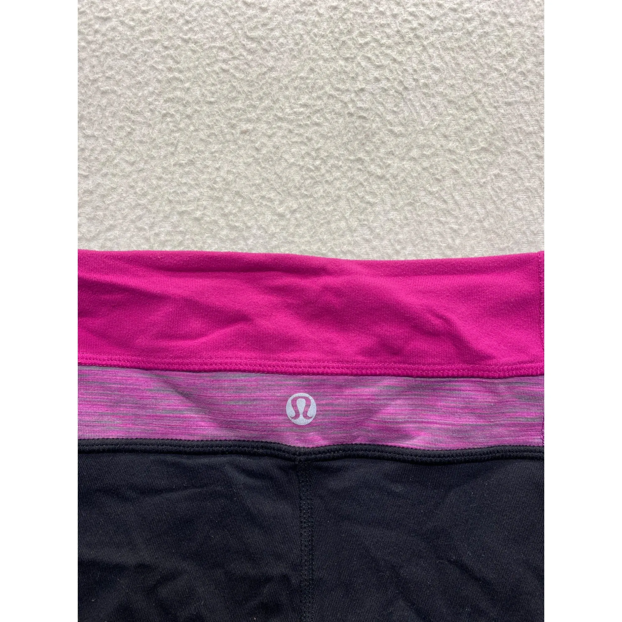 Lululemon Cropped Yoga Pants With Pink Waistband Size 4 #7338