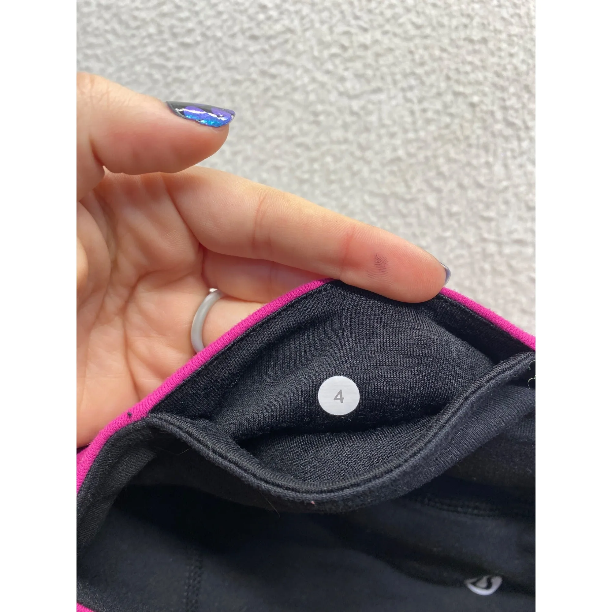 Lululemon Cropped Yoga Pants With Pink Waistband Size 4 #7338