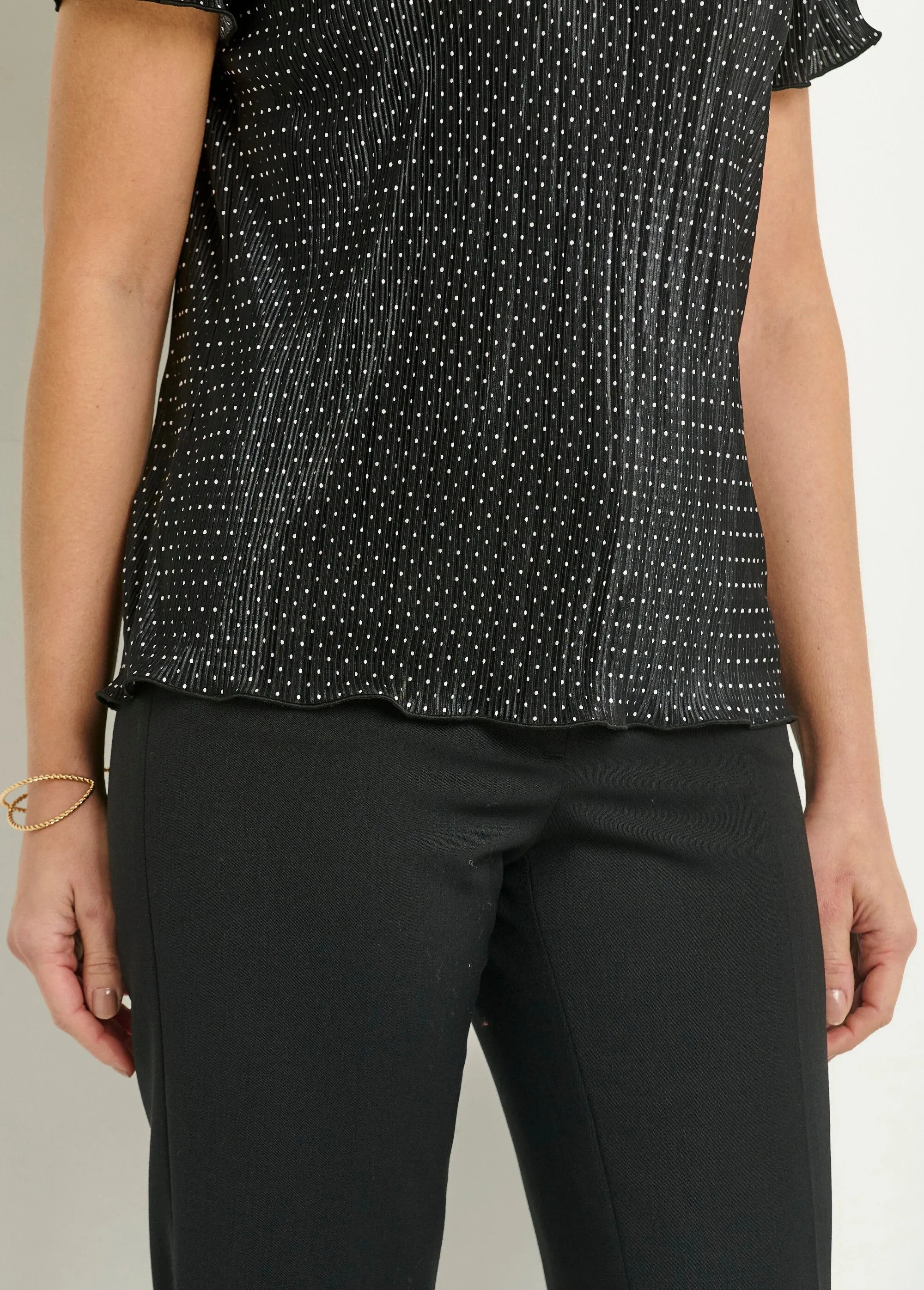 Pleated polka dot t-shirt with flared round neck
