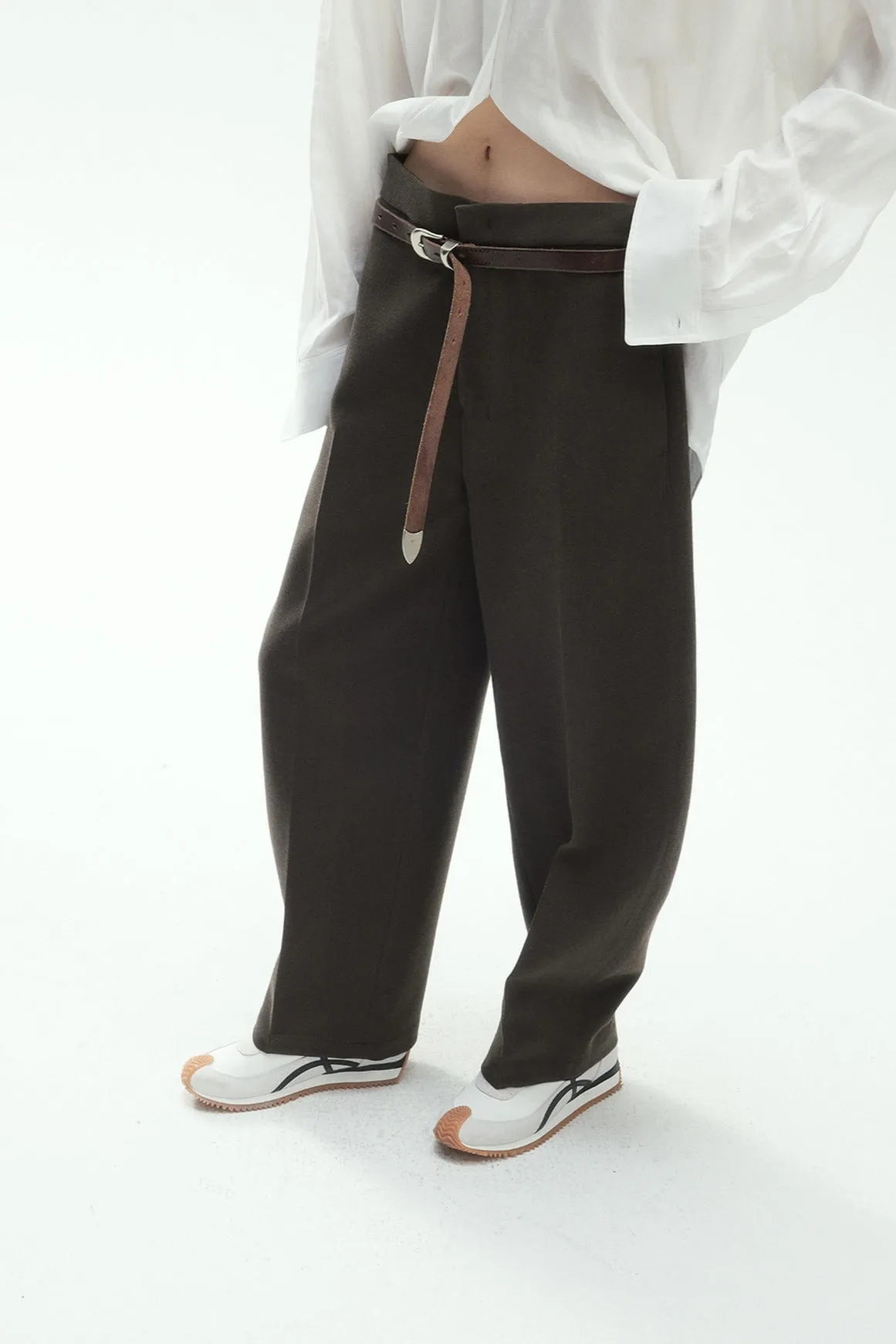 Sleek banana-shaped cropped suit pants | 4 color