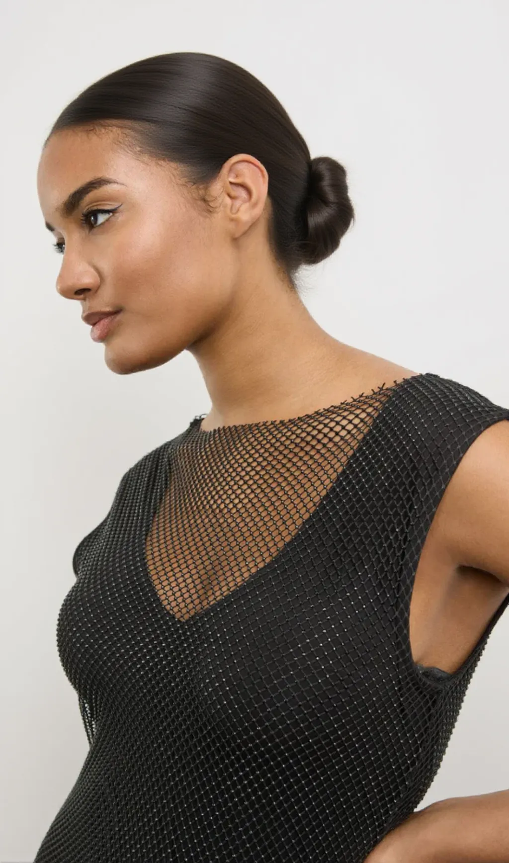 sleeveless mesh shift midi dress in black