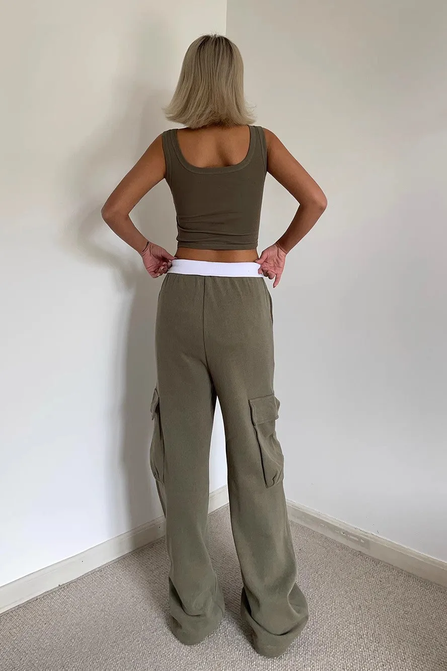 Sleeveless Scoop Neck Fitted Tank Top