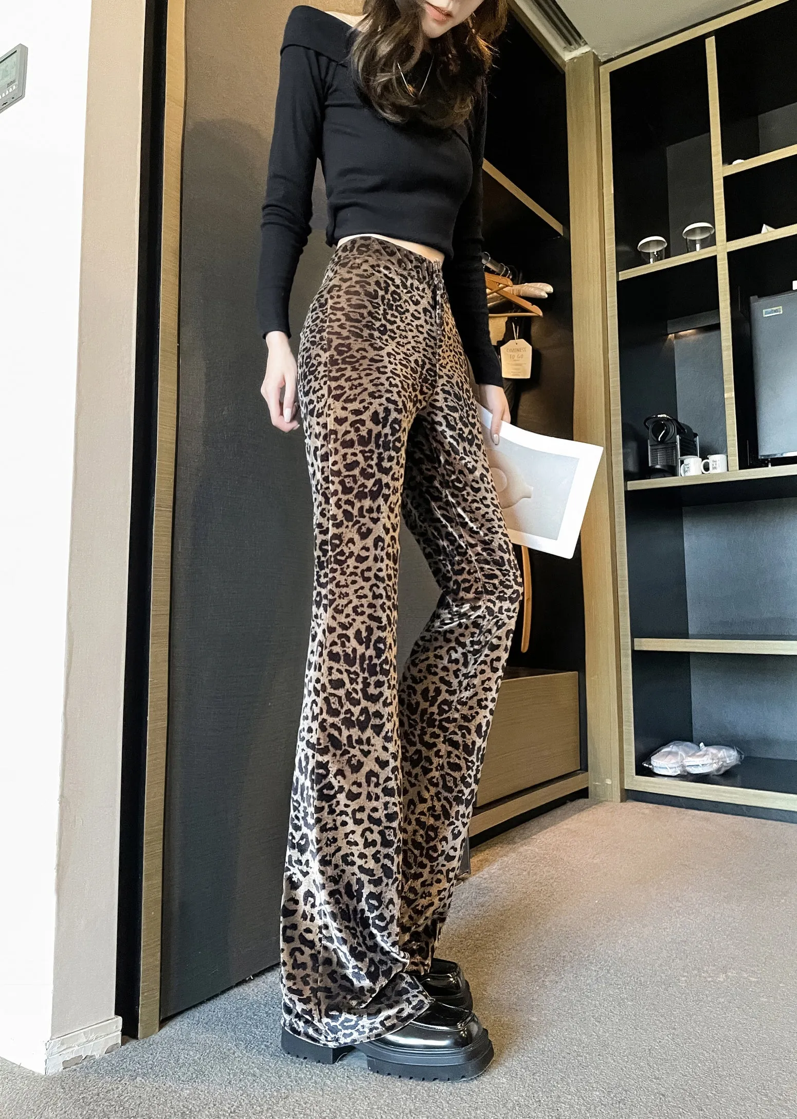 Stylish High-Waisted Flared Leg Trousers with a Slimming Effect