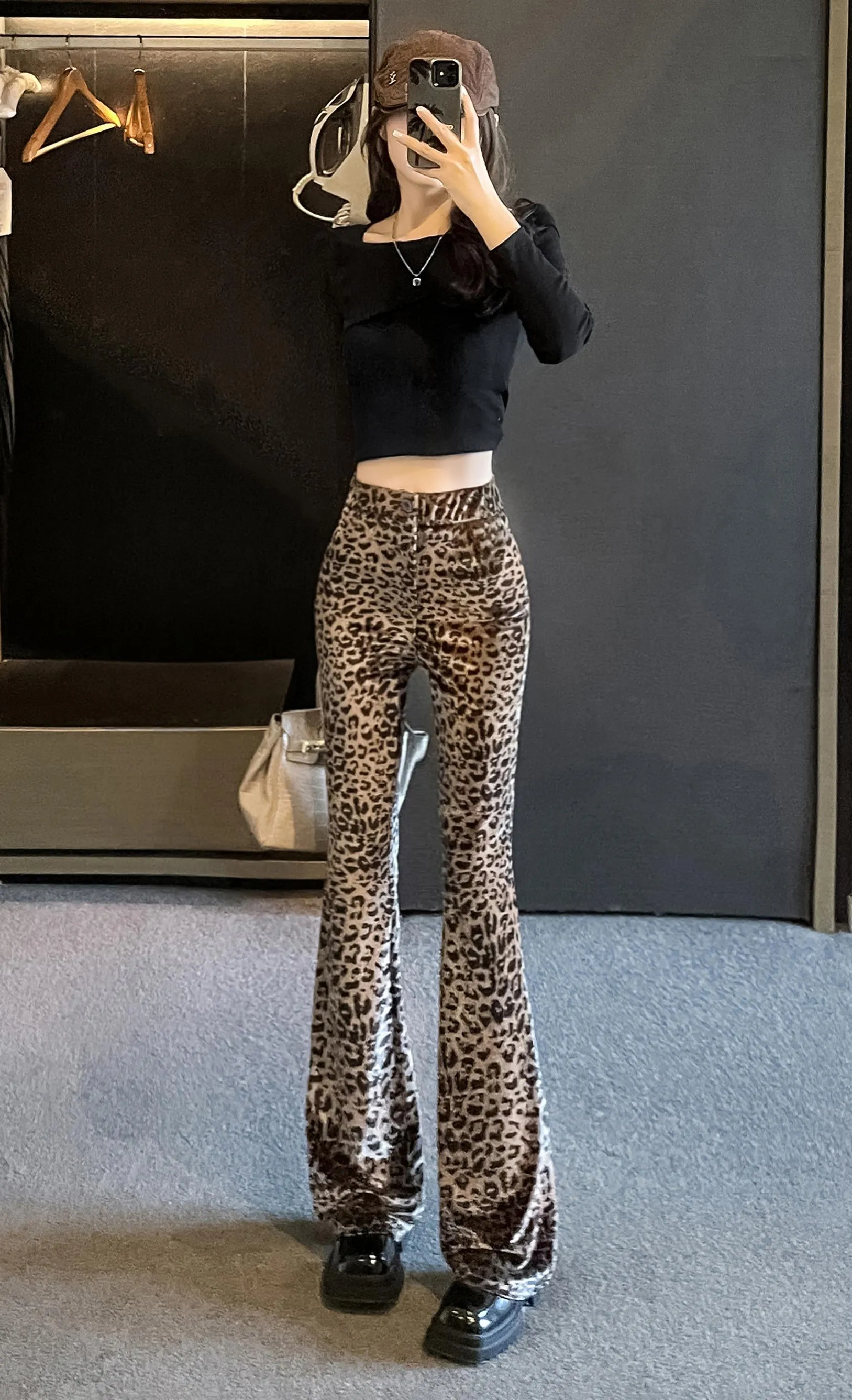 Stylish High-Waisted Flared Leg Trousers with a Slimming Effect