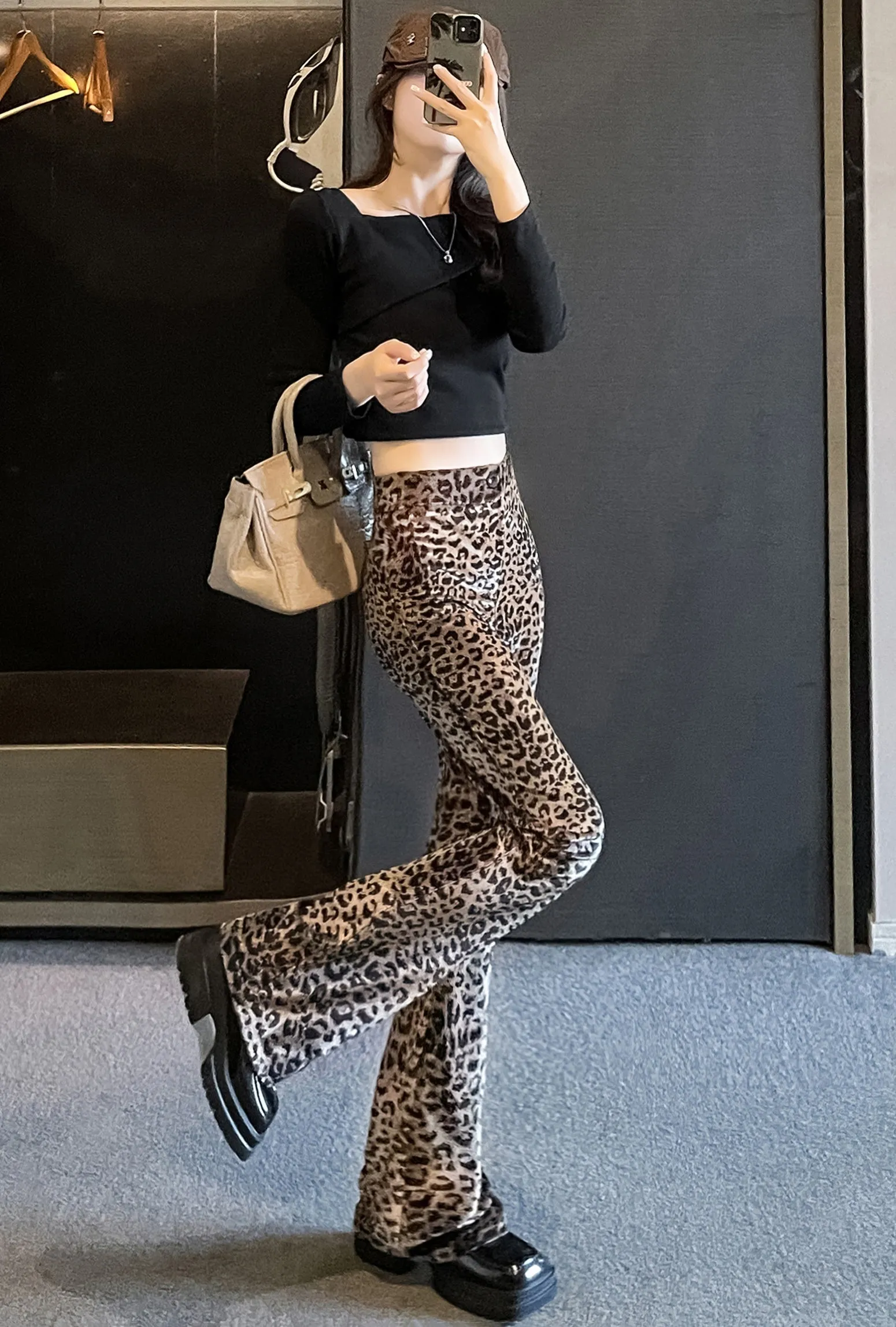 Stylish High-Waisted Flared Leg Trousers with a Slimming Effect