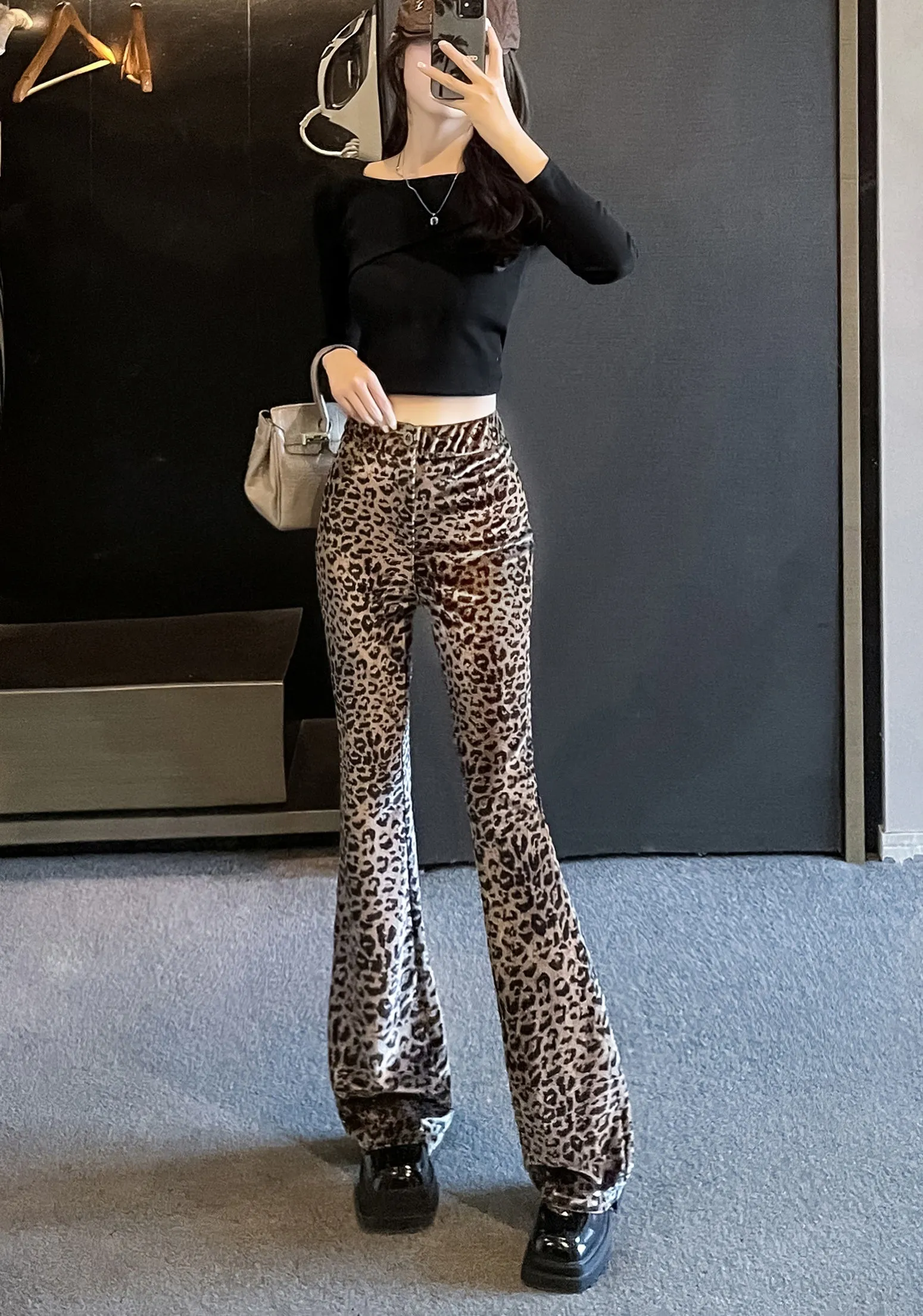 Stylish High-Waisted Flared Leg Trousers with a Slimming Effect