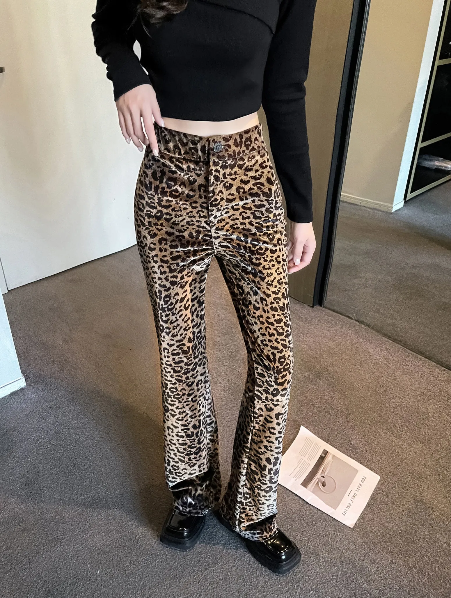 Stylish High-Waisted Flared Leg Trousers with a Slimming Effect