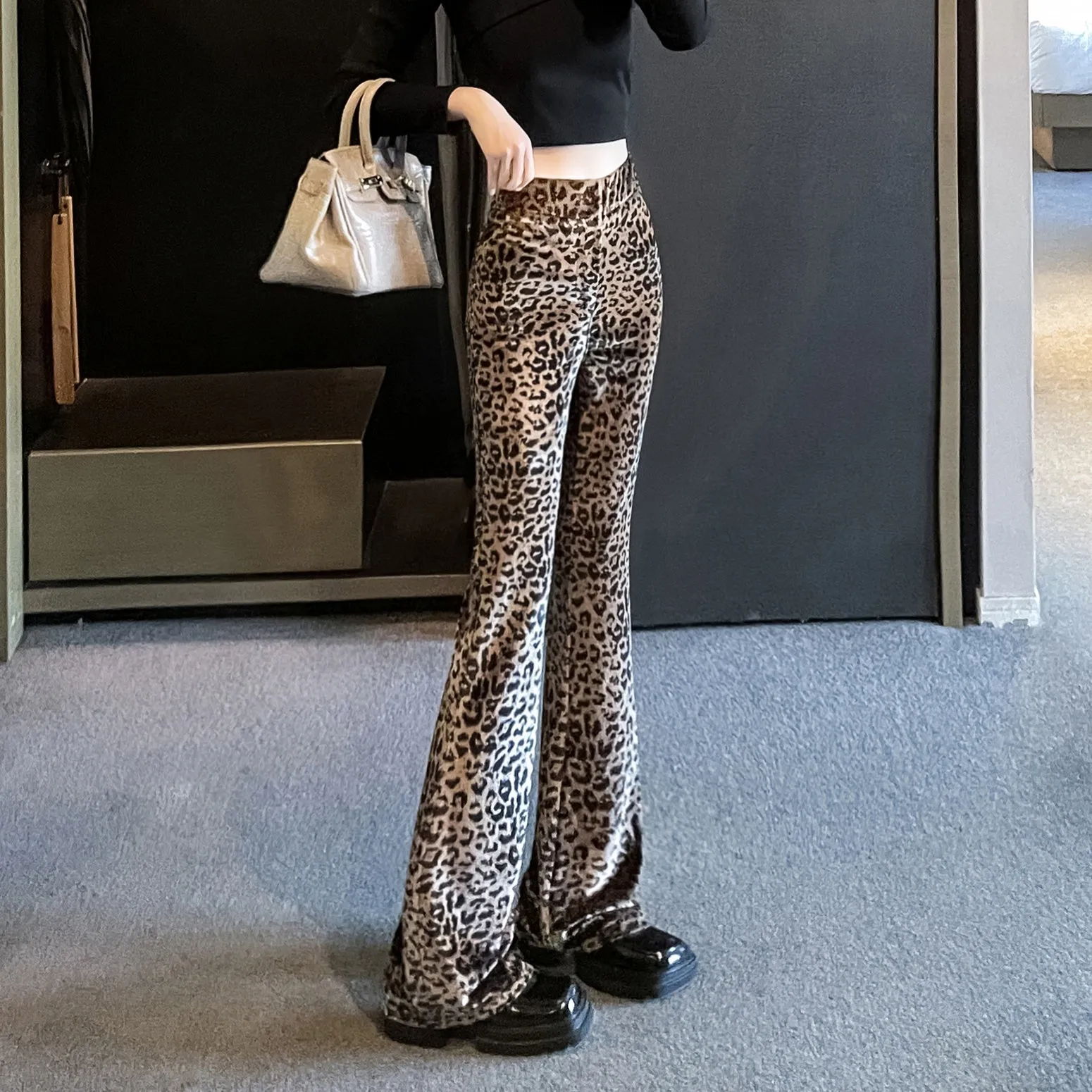 Stylish High-Waisted Flared Leg Trousers with a Slimming Effect