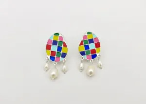 Super flattering, color grid, pearl drop 'varnin' earrings