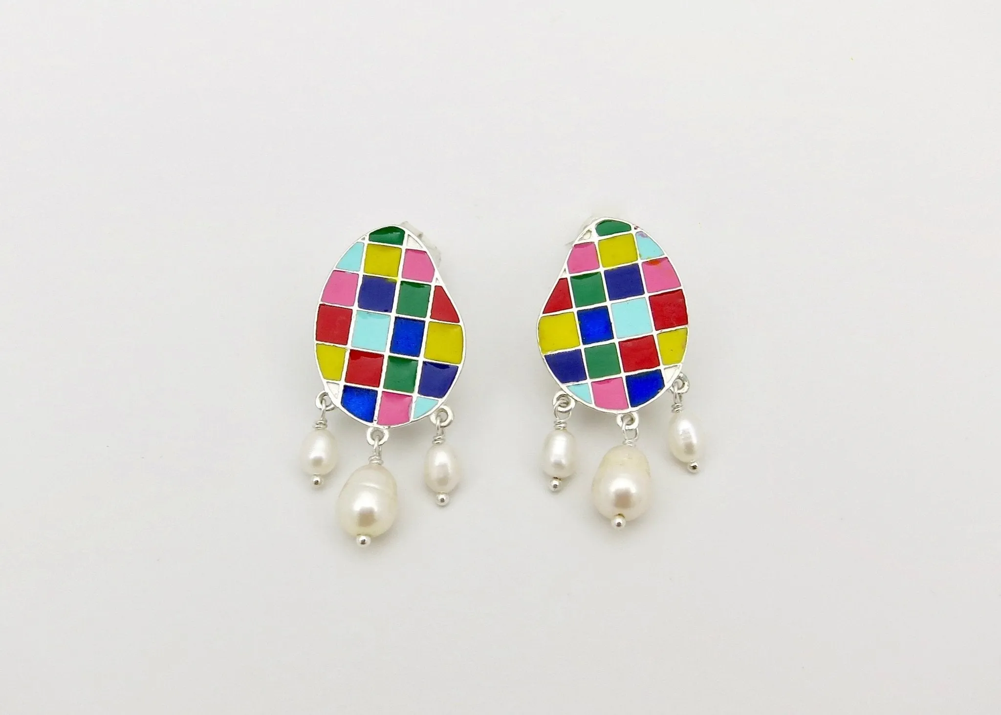 Super flattering, color grid, pearl drop 'varnin' earrings