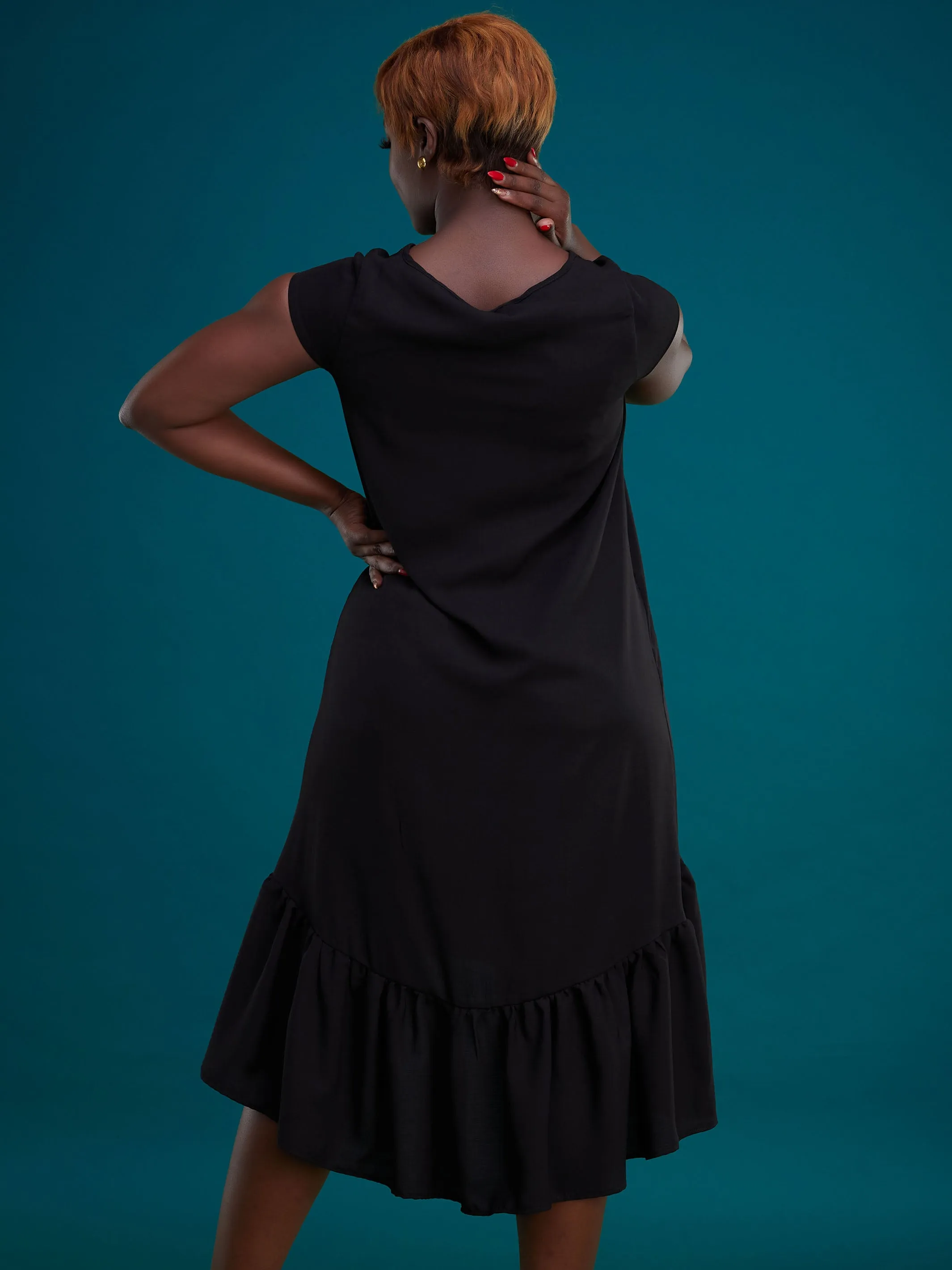 Vivo Ayana Cap Sleeved Shift Dress - Black
