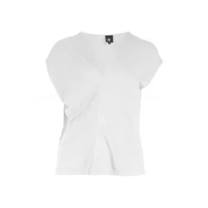 Yasmi V Tee
